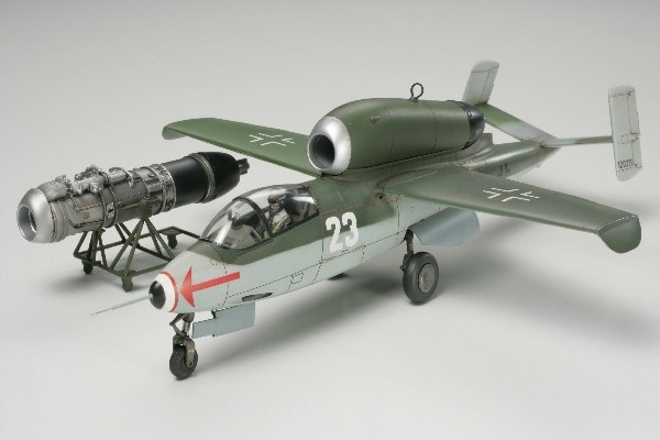 Tamiya 1/48 Heinkel He162 A-2 Salamander i gruppen SPORT, FRITID & HOBBY / Hobby / Plastmodeller / Fly & Helikoptre hos TP E-commerce Nordic AB (A06407)