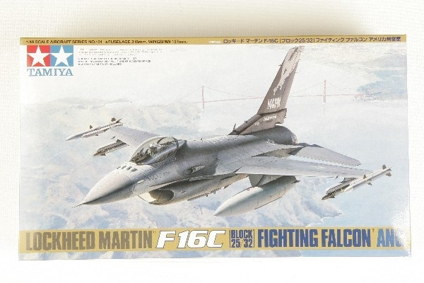 Tamiya 1/48 F-16C (block 25/32) i gruppen SPORT, FRITID & HOBBY / Hobby / Plastmodeller / Fly & Helikoptre hos TP E-commerce Nordic AB (A06446)