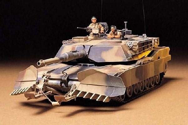 Tamiya 1/35 M1A1 Abrams w/Mine Plow i gruppen SPORT, FRITID & HOBBY / Hobby / Plastmodeller / Militære kjøretøy (land) hos TP E-commerce Nordic AB (A06684)