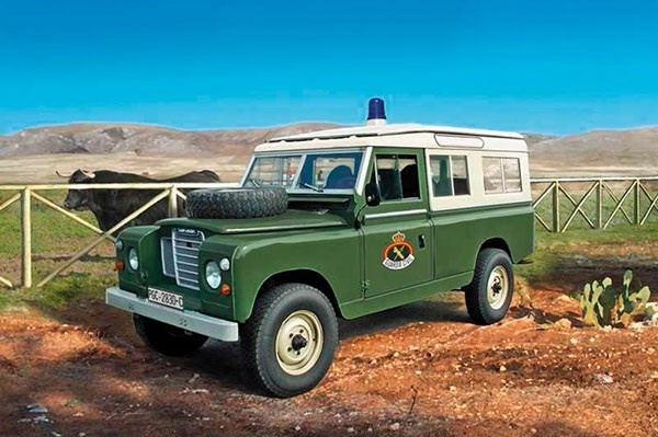 Italeri 1:35 LAND ROVER 109 \'Guardia Civil i gruppen SPORT, FRITID & HOBBY / Hobby / Plastmodeller / Militære kjøretøy (land) hos TP E-commerce Nordic AB (A07145)