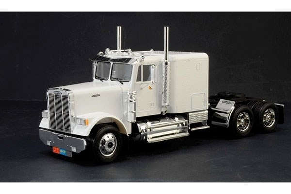 Italeri 1:24 Freightliner FLD 120 Special i gruppen SPORT, FRITID & HOBBY / Hobby / Plastmodeller / Biler hos TP E-commerce Nordic AB (A07198)