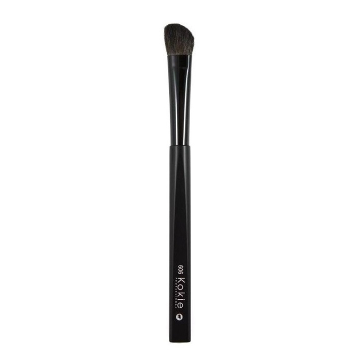 Kokie Angled Eye Shader Brush BR606 i gruppen HELSE OG SKJØNNHET / Makeup / Verktøy og sminkesett / Børster og pensler hos TP E-commerce Nordic AB (A11151)