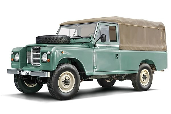 ITALERI 1:24 Land Rover 109 LWB i gruppen SPORT, FRITID & HOBBY / Hobby / Plastmodeller / Biler hos TP E-commerce Nordic AB (C29799)