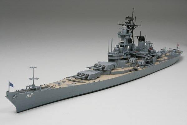 TAMIYA 1/700 U.S. Battleship New Jersey i gruppen SPORT, FRITID & HOBBY / Hobby / Plastmodeller / Militære kjøretøy (land) hos TP E-commerce Nordic AB (C31534)