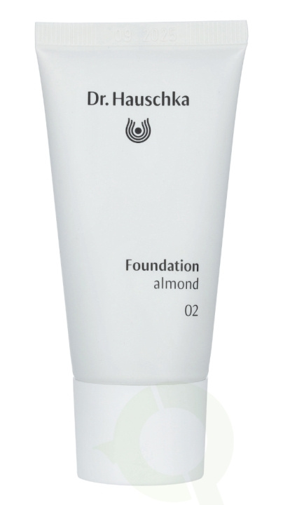 Dr. Hauschka Foundation 30 ml #02 Almond i gruppen HELSE OG SKJØNNHET / Makeup / Makeup ansikt / Foundation hos TP E-commerce Nordic AB (C41394)