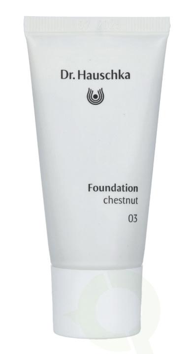 Dr. Hauschka Foundation 30 ml #03 Chestnut i gruppen HELSE OG SKJØNNHET / Makeup / Makeup ansikt / Foundation hos TP E-commerce Nordic AB (C41395)