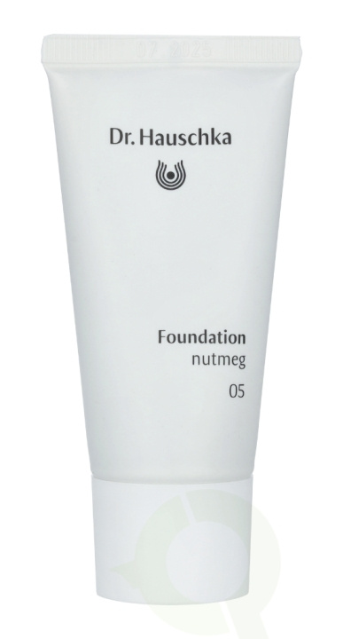 Dr. Hauschka Foundation 30 ml #05 Nutmeg i gruppen HELSE OG SKJØNNHET / Makeup / Makeup ansikt / Foundation hos TP E-commerce Nordic AB (C41396)