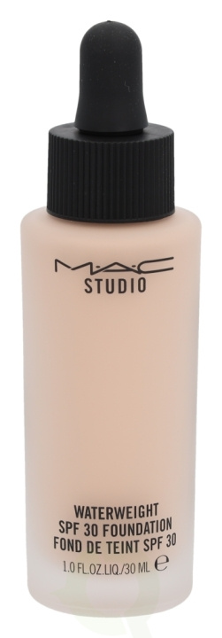 MAC Studio Waterweight Foundation SPF30 30 ml NW13 i gruppen HELSE OG SKJØNNHET / Makeup / Makeup ansikt / Foundation hos TP E-commerce Nordic AB (C41701)