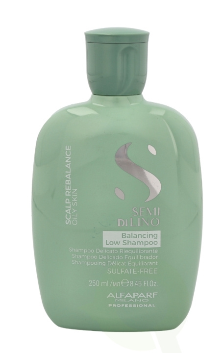 Alfaparf Semi Di Lino Scalp Rebalance Balancing Shampoo 250 ml i gruppen HELSE OG SKJØNNHET / Hår & styling / Hårpleie / Sjampo hos TP E-commerce Nordic AB (C73044)