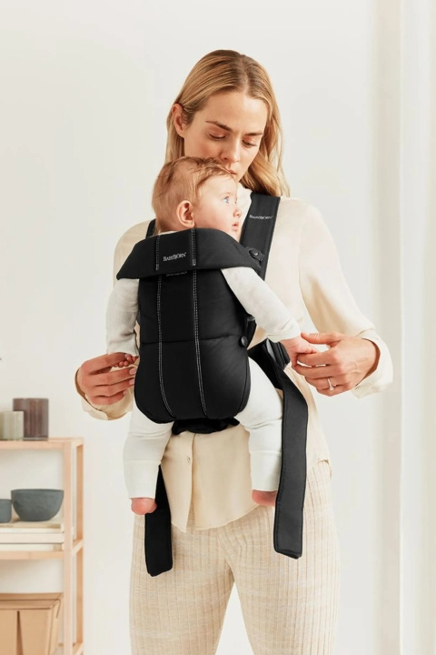 BabyBjörn Mini Woven-ryggsekk, svart i gruppen LEKER, BARN OG BABY / Barnetekstiler / Bæresele og bæresjal hos TP E-commerce Nordic AB (C75343)