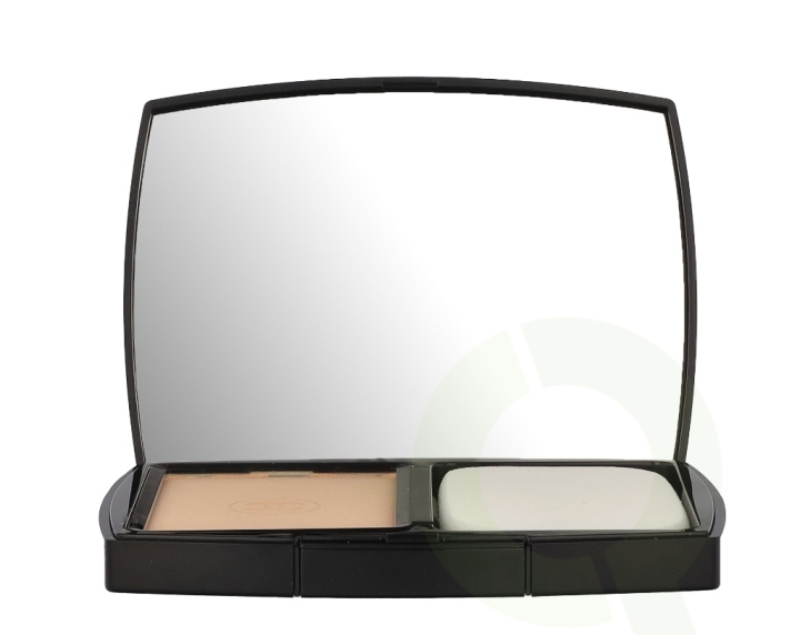 Chanel Ultra Le Teint Flawless Finish Compact Foundation 13 g B10 i gruppen HELSE OG SKJØNNHET / Makeup / Makeup ansikt / Foundation hos TP E-commerce Nordic AB (C82927)