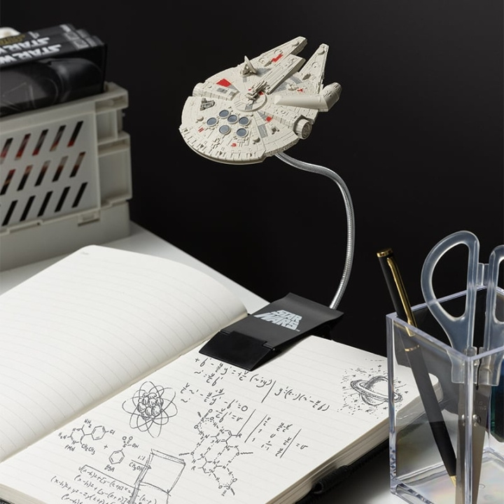 Paladone Millennium Falcon Book Light i gruppen SPORT, FRITID & HOBBY / Morsomme produkter / Morsomme produkter hos TP E-commerce Nordic AB (C86774)