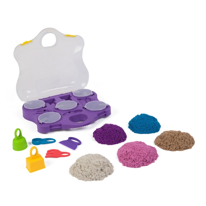 Kinetic Sand Sensorisk koffert (6069784) i gruppen LEKER, BARN OG BABY / Leker / Lek leire, lek sand og tilbehør hos TP E-commerce Nordic AB (C90492)