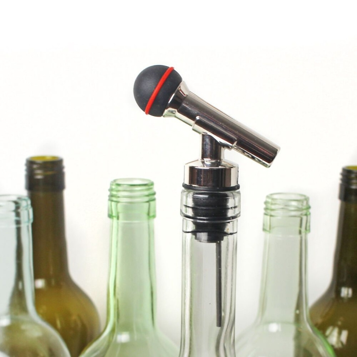 Winkee Drinks Markers - Microphone Bottle Stop and Pourer i gruppen SPORT, FRITID & HOBBY / Morsomme produkter / Smarte produkter hos TP E-commerce Nordic AB (C98918)