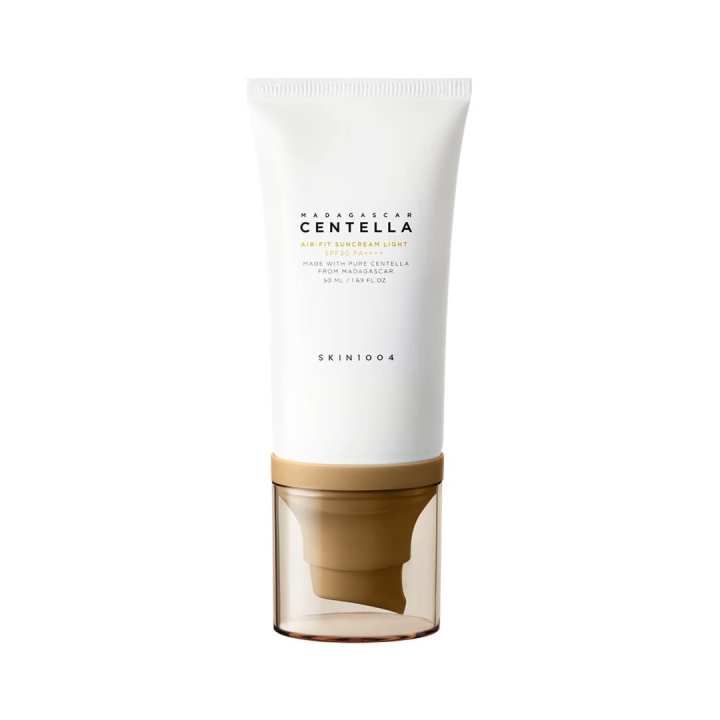 SKIN1004 Madagaskar Centella Air-fit Solkrem Light - SPF30 PA++++ 50 ml i gruppen HELSE OG SKJØNNHET / Hudpleie / Soling / Solkrem hos TP E-commerce Nordic AB (D00630)