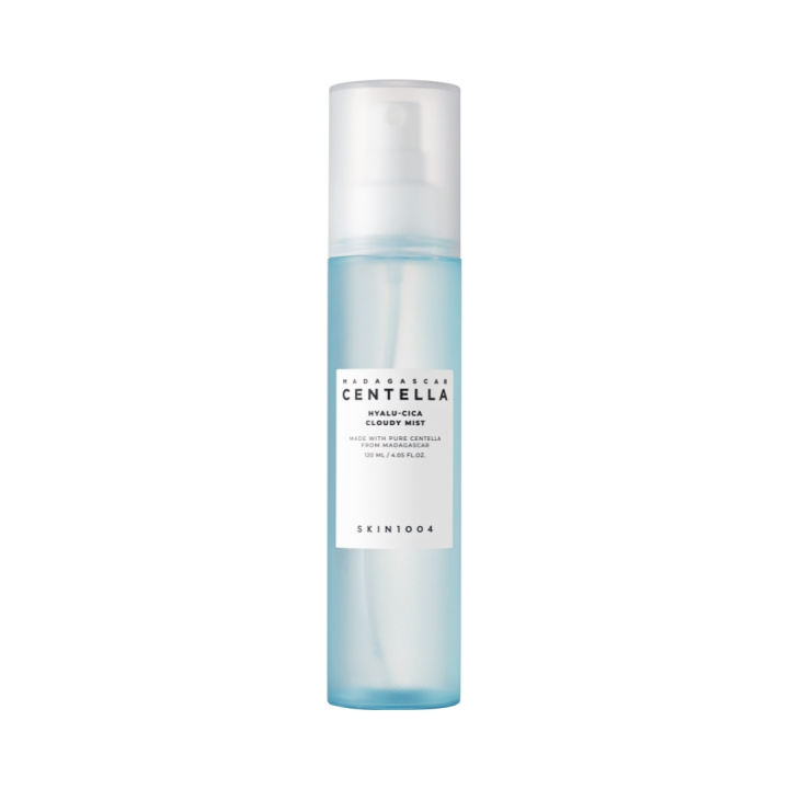 SKIN1004 Madagaskar Centella Hyalu-Cica Cloudy Mist - 120 ml i gruppen HELSE OG SKJØNNHET / Hudpleie / Ansikt / Ansiktsvann & Facemist hos TP E-commerce Nordic AB (D07352)