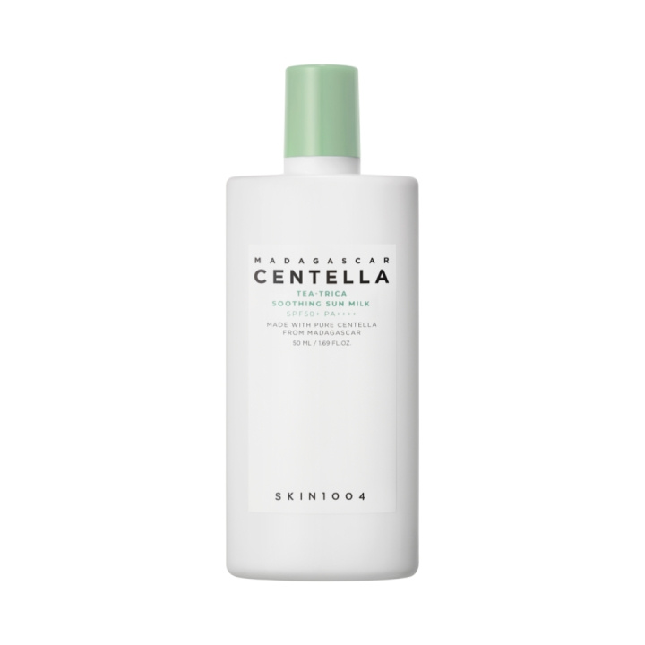 SKIN1004 Madagaskar Centella Tea-Trica Soothing Sun Milk - 50 ml i gruppen HELSE OG SKJØNNHET / Hudpleie / Soling / Solkrem hos TP E-commerce Nordic AB (D07359)