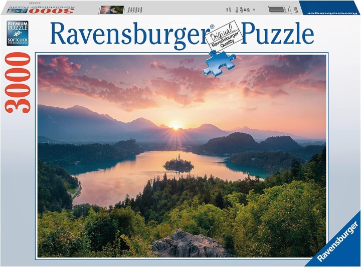 Ravensburger Bledsjøen, Slovenia 3000p - (10217445) i gruppen SPORT, FRITID & HOBBY / Hobby / Puslespill hos TP E-commerce Nordic AB (D07436)