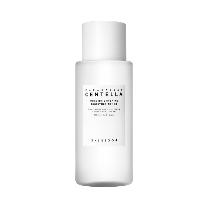 SKIN1004 Madagaskar Centella Tone Brightening Boosting Toner - 210 ml i gruppen HELSE OG SKJØNNHET / Hudpleie / Ansikt / Ansiktsvann & Facemist hos TP E-commerce Nordic AB (D07615)