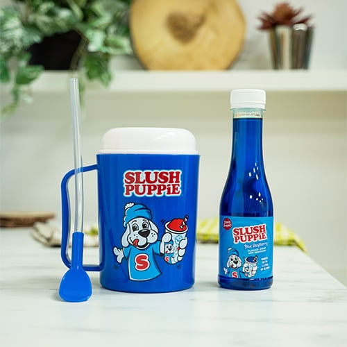 Fizz Creations SLUSH PUPPiE-kopp og original blåbærsirup-sett - blå i gruppen SPORT, FRITID & HOBBY / Morsomme produkter / Smarte produkter hos TP E-commerce Nordic AB (D14077)