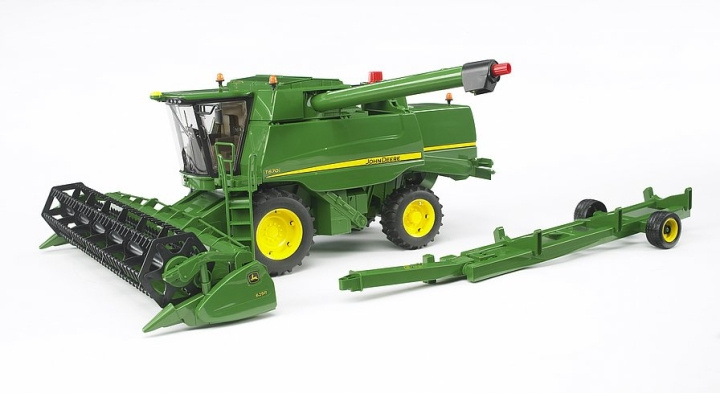 Bruder John Deere T670i innhøstingsmaskin (02132) i gruppen LEKER, BARN OG BABY / Leker / Lekebiler hos TP E-commerce Nordic AB (D14337)